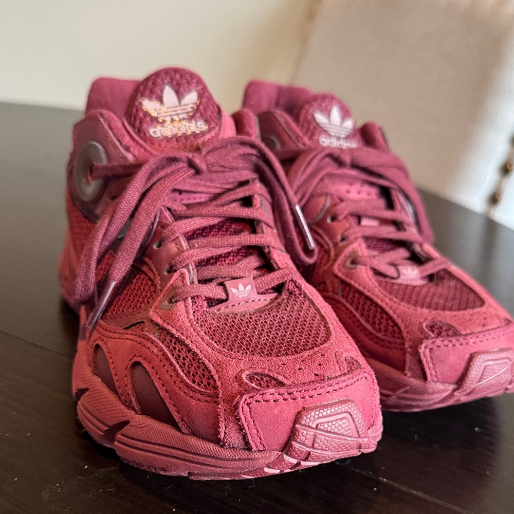 Women’s ADIDAS  ASTIR NWOT!♥️